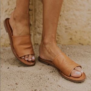 ROOLEE Karamelo Sandal size 7